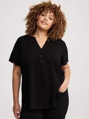 NWT Torrid Black Harper Button-Front Short Sleeve Top Size 3 Plus